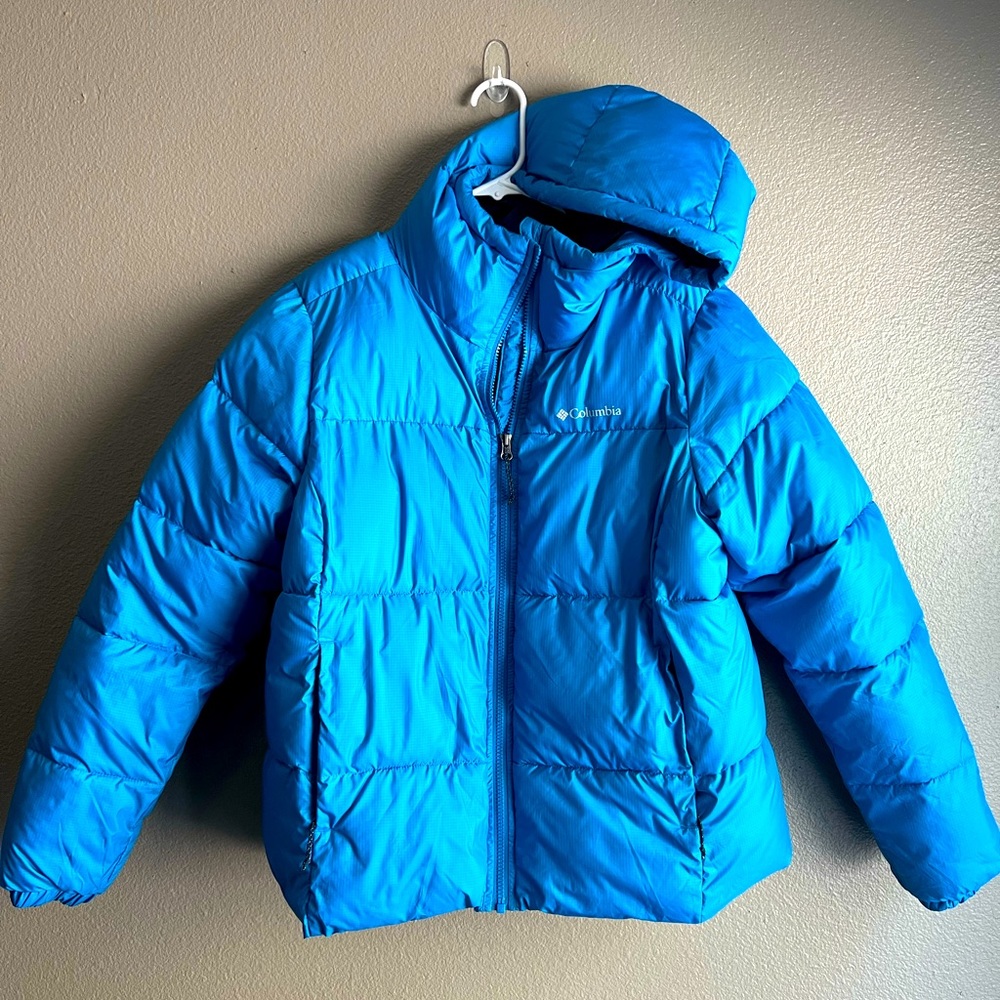 Columbia puffy winter coat in turquoise blue. Size Medium.